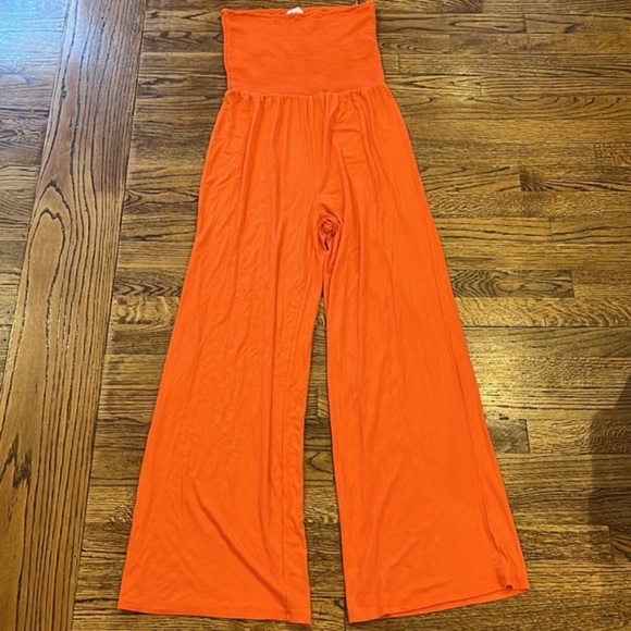 NWOT BRIGHT SUMMER CORAL STRAPLESS FLARE LEG JUMPSUIT - SIZE S - Picture 5 of 16